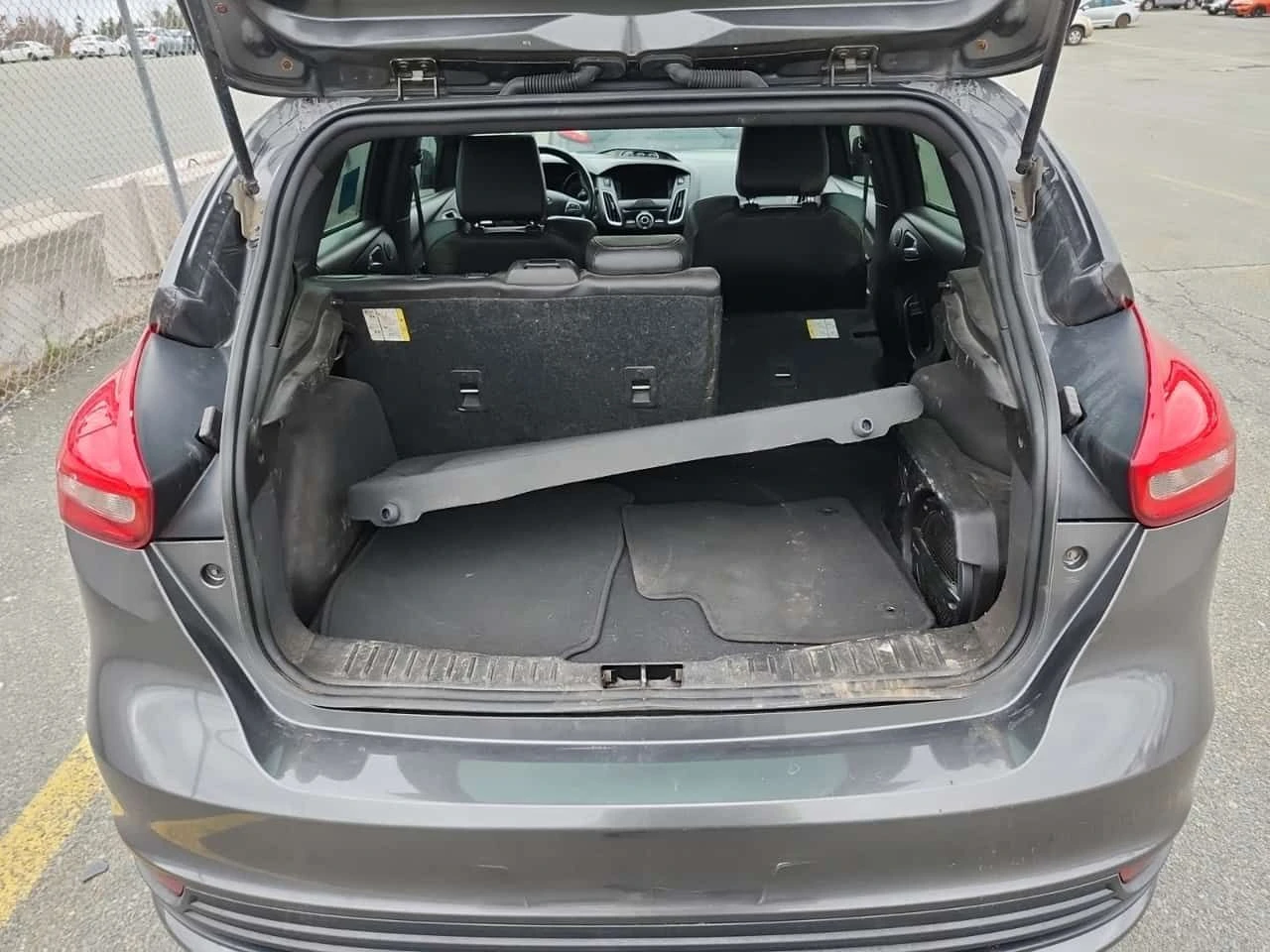 Ford Focus ST/КОЖА/ПОДГРЕВ/CARFAX/ФИНАНСИРАНЕ, снимка 13 - Автомобили и джипове - 54594400