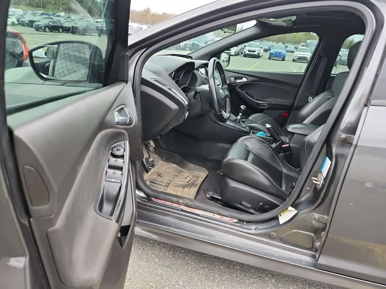 Ford Focus ST/КОЖА/ПОДГРЕВ/CARFAX/ФИНАНСИРАНЕ, снимка 6 - Автомобили и джипове - 54594400
