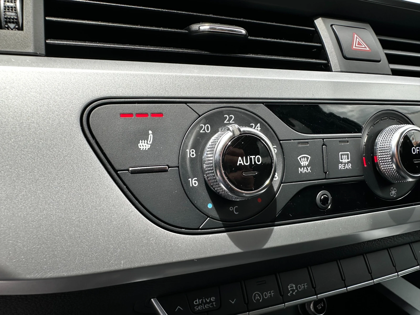 Audi A4 2.0 TDI Quattro-Германия!, снимка 14 - Автомобили и джипове - 54605683