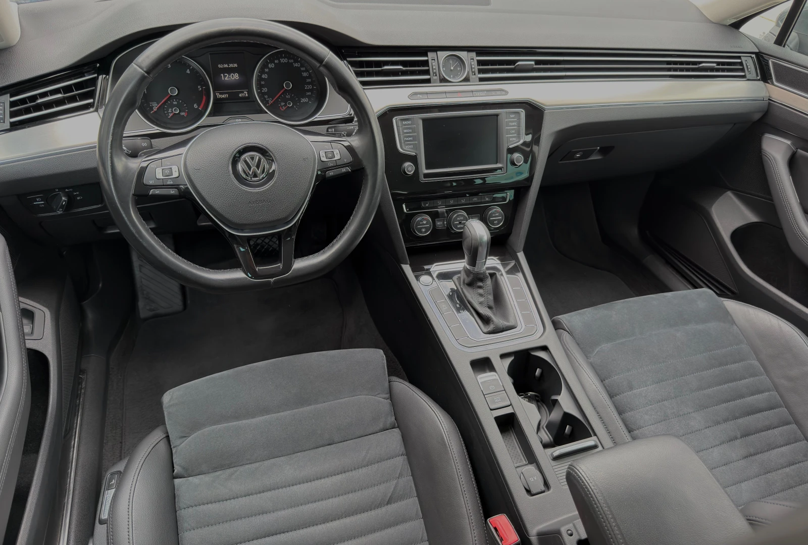 VW Passat 2.0TDI/HIGH-LINE/DSG/РЕАЛЕН АВТОМОБИЛ , снимка 9 - Автомобили и джипове - 54748526
