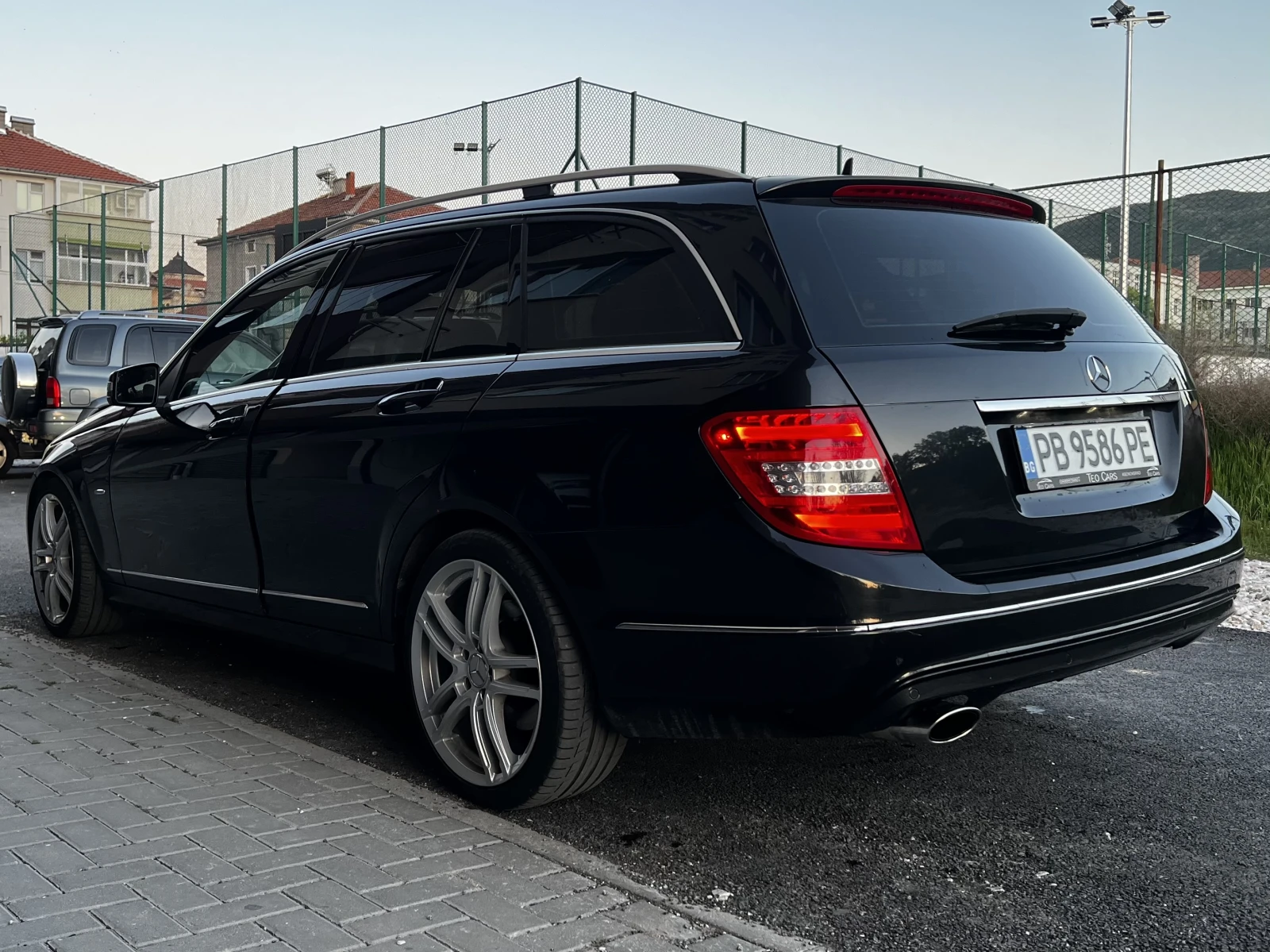 Mercedes-Benz C 220, снимка 2 - Автомобили и джипове - 54783649