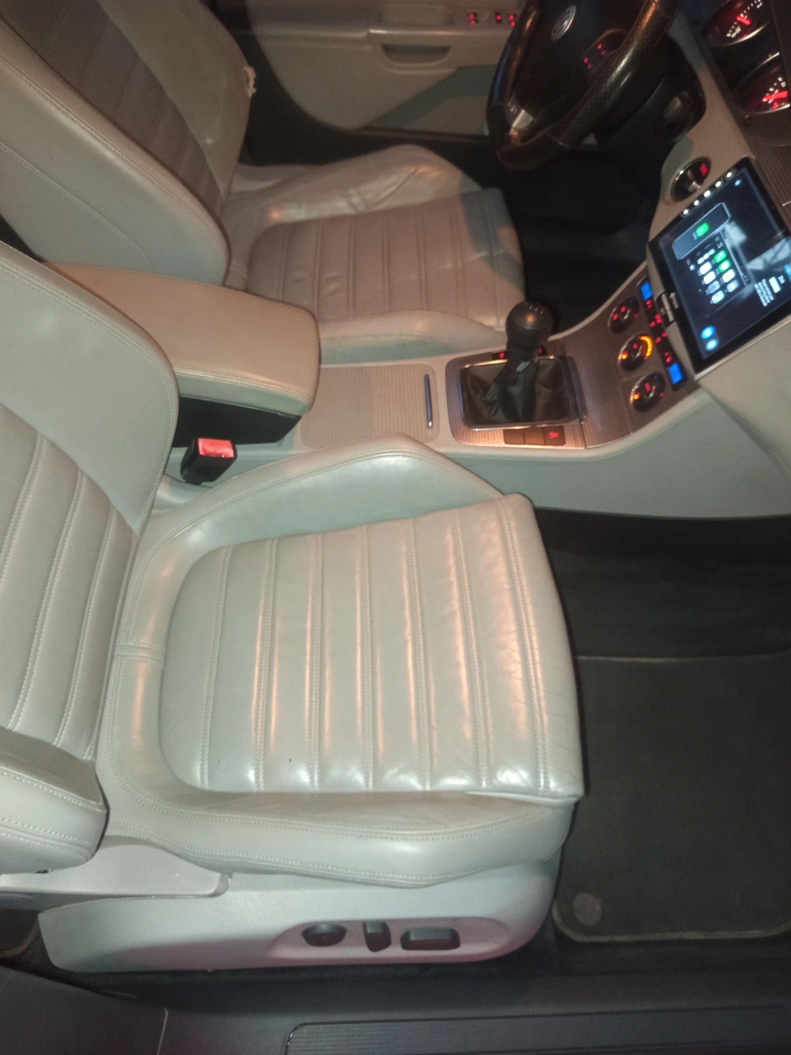 VW Passat R LINE 2.0 TSI, снимка 2 - Автомобили и джипове - 55418198