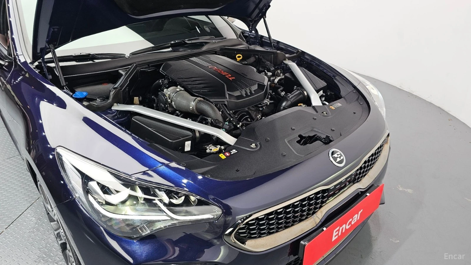 Kia Stinger 3.3 GT TURBO* ОБДУХ* AWD* 360* HUD* PANO* АВТОКРЕД, снимка 6 - Автомобили и джипове - 55682101