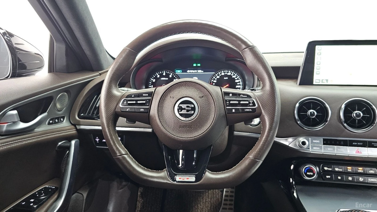 Kia Stinger 3.3 GT TURBO* ОБДУХ* AWD* 360* HUD* PANO* АВТОКРЕД, снимка 12 - Автомобили и джипове - 55682101