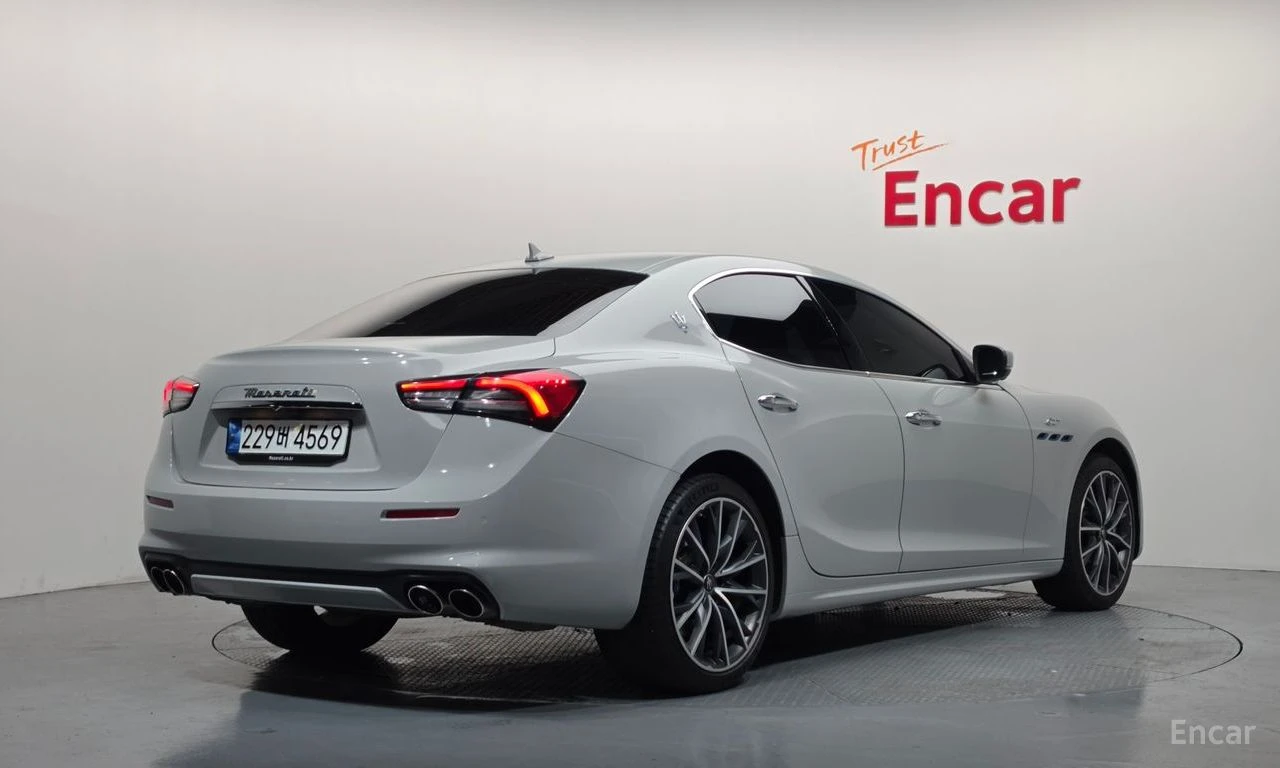 Maserati Ghibli 2.0 GT, снимка 2 - Автомобили и джипове - 56549779