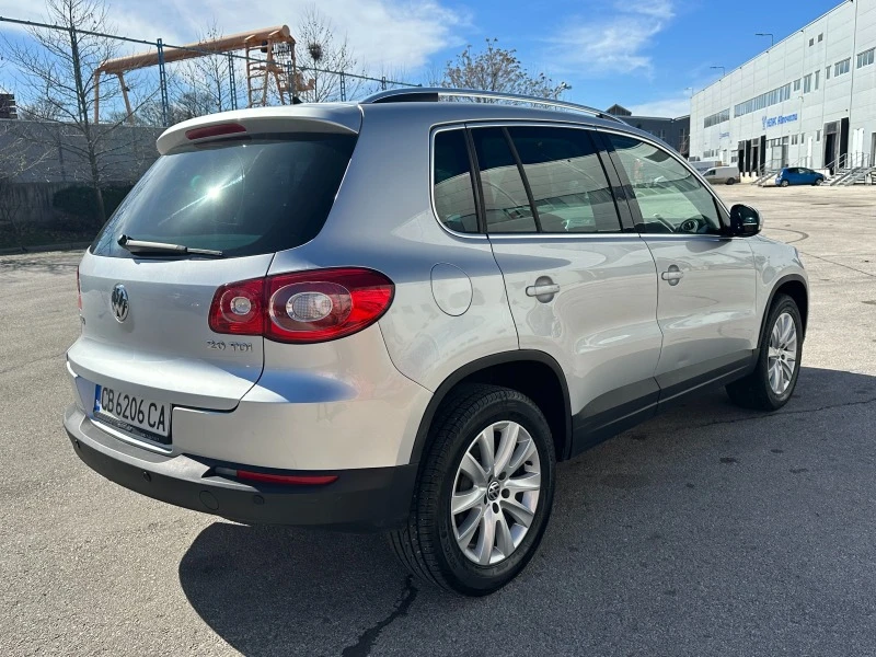 VW Tiguan 2.0TDI Автомат 4х4, снимка 4 - Автомобили и джипове - 45004718