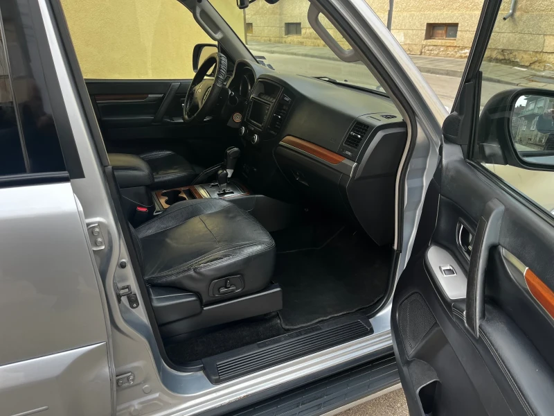 Mitsubishi Pajero 3.2 DID, снимка 12 - Автомобили и джипове - 49186519