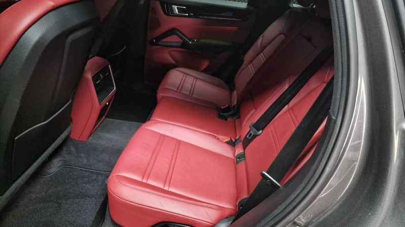 Porsche Cayenne S 2.9 Bi-Turbo, снимка 11 - Автомобили и джипове - 52490007