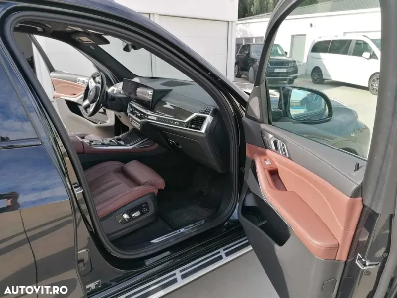 BMW X7 40d M Packet xDrive, снимка 8 - Автомобили и джипове - 52490401