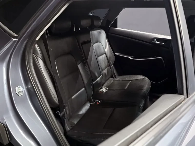 Hyundai Tucson 2.0 CRDi, снимка 12 - Автомобили и джипове - 54258414