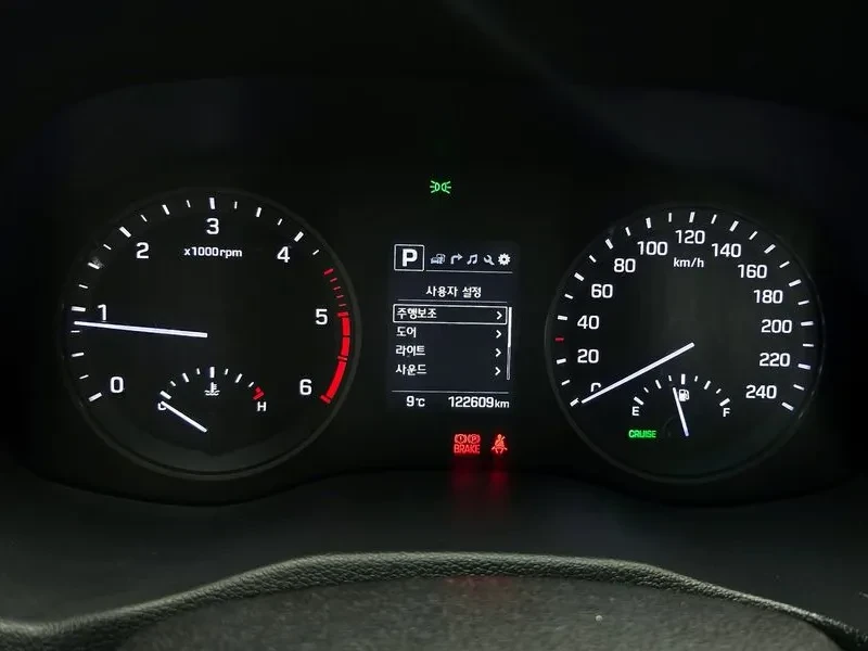 Hyundai Tucson 2.0 CRDi, снимка 8 - Автомобили и джипове - 54258414