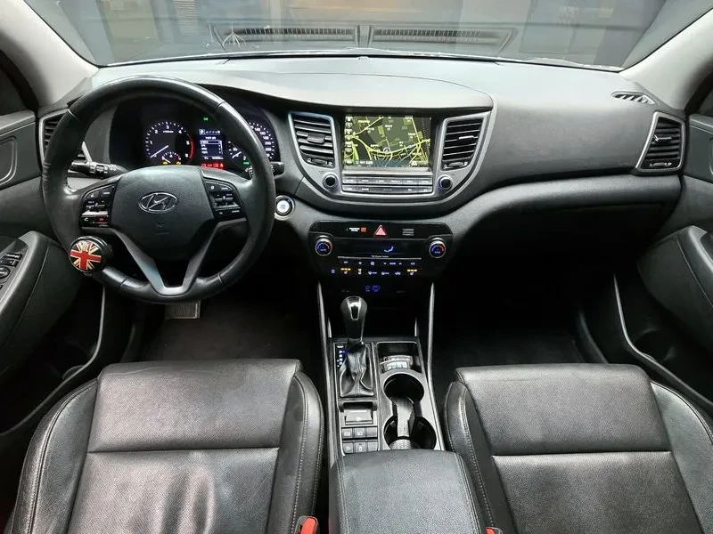 Hyundai Tucson 2.0 CRDi, снимка 7 - Автомобили и джипове - 54258414