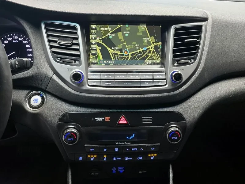 Hyundai Tucson 2.0 CRDi, снимка 16 - Автомобили и джипове - 54258414