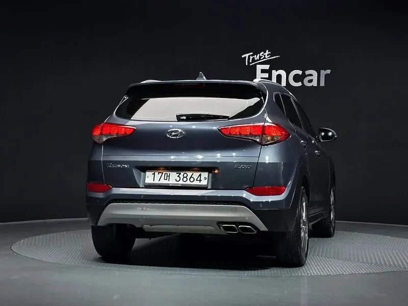 Hyundai Tucson 2.0 CRDi, снимка 4 - Автомобили и джипове - 54258414