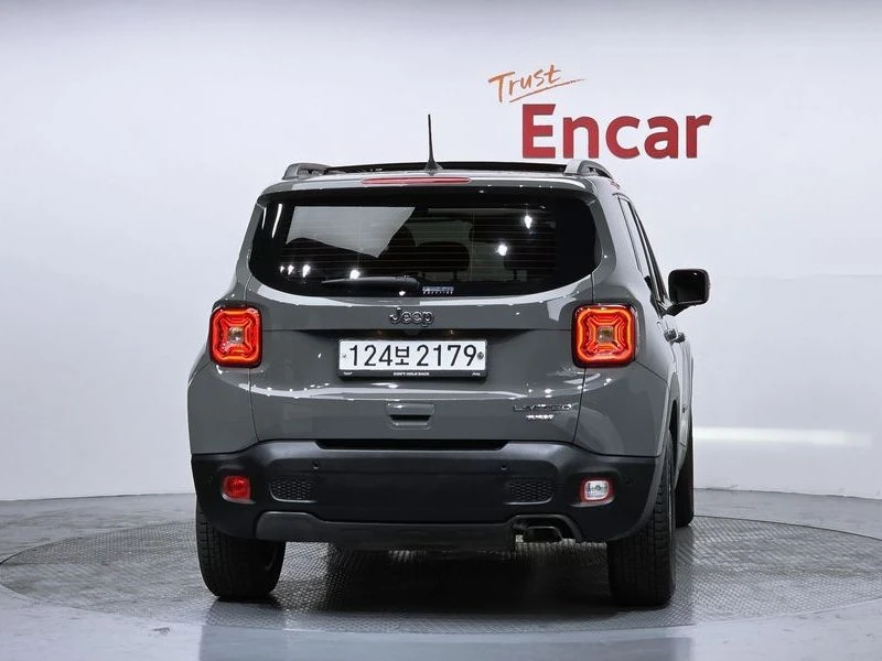 Jeep Renegade 2.4 Limited| 180к.с.| ВКЛ.ТЕХНОТЕСТ, снимка 4 - Автомобили и джипове - 55429039