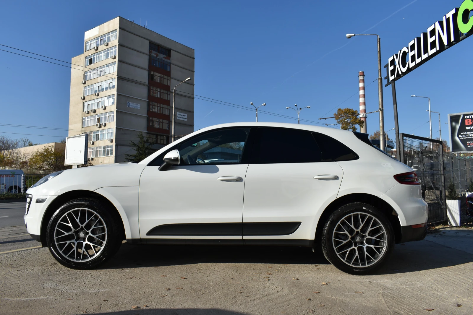 Porsche Macan 3.0i* 340h.P* ПОДГРЕВ* ОБДУХВАНЕ* LINE-ASSIST* FUL - изображение 3