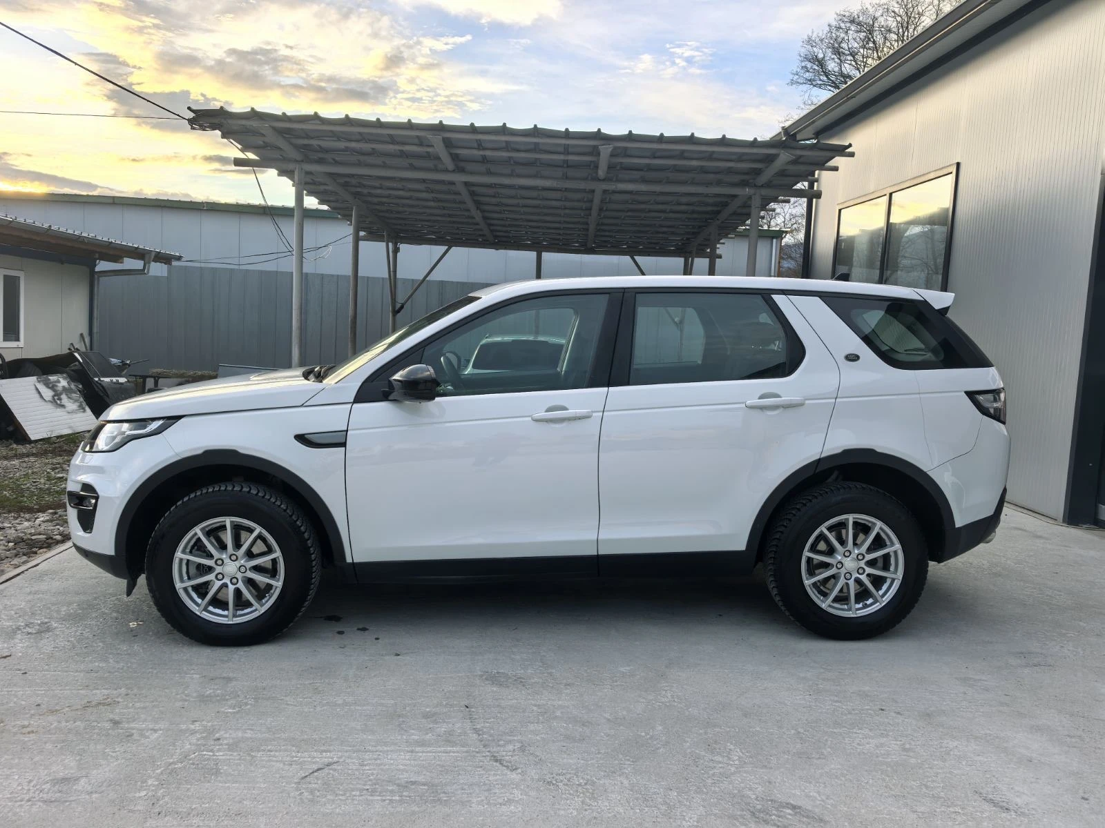 Land Rover Discovery Sport 2.2 AWD SPORT - изображение 4