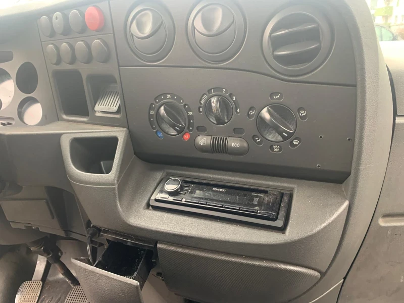 Iveco Daily 35c13 8.60м. КРАН* КЛИМАТИК* ШВЕЙЦАРИЯ* , снимка 8 - Бусове и автобуси - 48344269