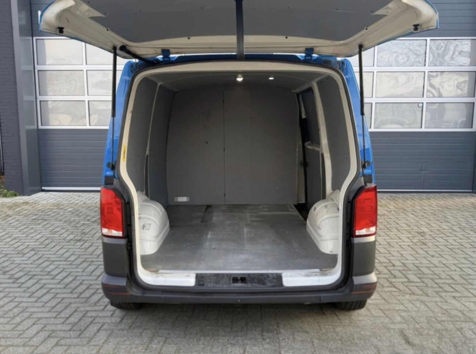 VW Transporter 2.0 TDI 150кс. - изображение 6