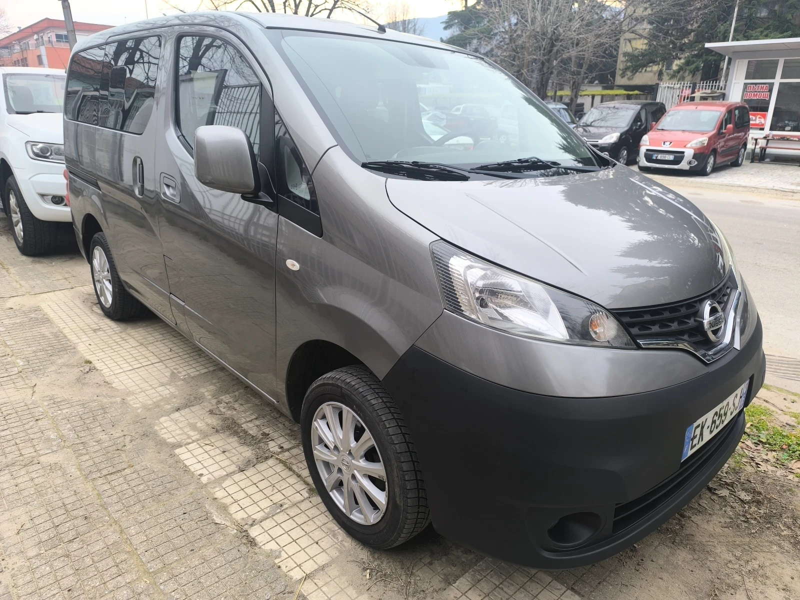 Nissan NV200 1.5 E6 7места, снимка 2 - Бусове и автобуси - 53799771