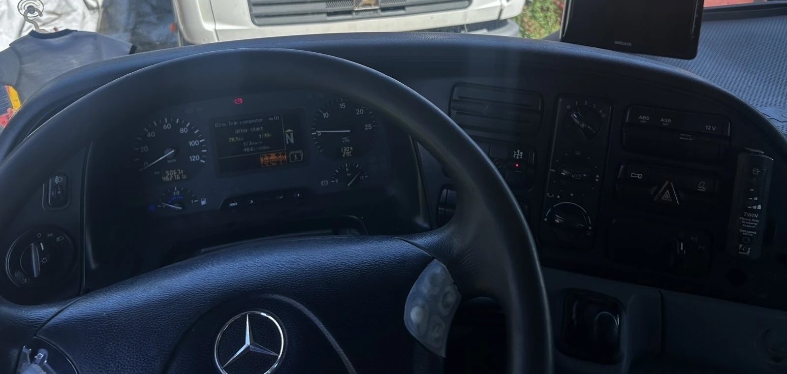 Mercedes-Benz Actros 4141 - изображение 9