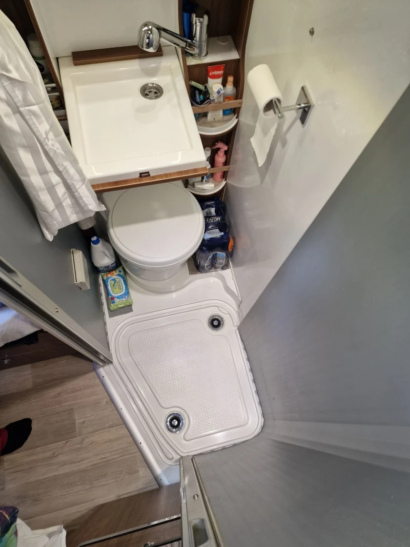 Кемпер Pilote V630, снимка 9 - Каравани и кемпери - 53047964