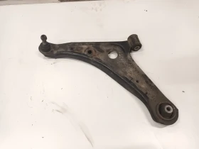 носач преден ляв Мицубиши Спейс Стар 1200