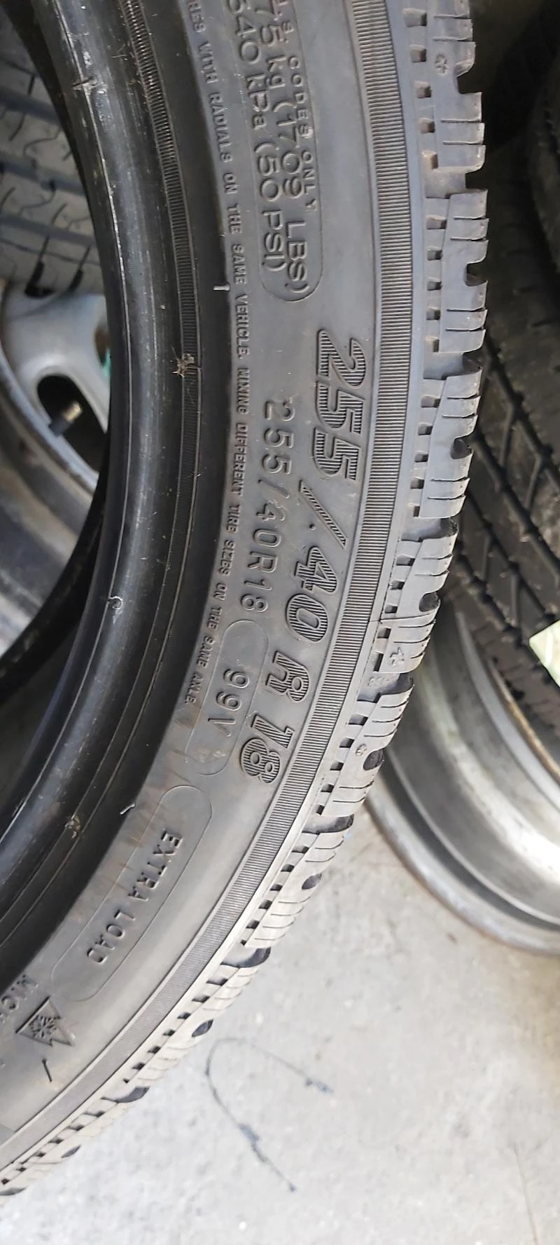 Гуми Зимни 225/40R18, снимка 7 - Гуми и джанти - 33539852