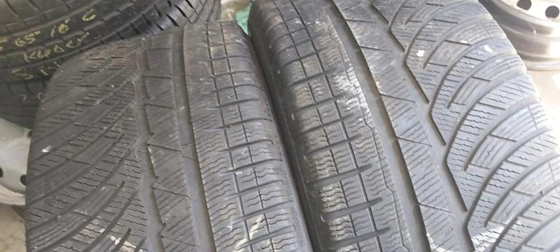 Гуми Зимни 225/40R18, снимка 2 - Гуми и джанти - 33539852