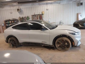 Ford Mustang Mach-E Premium, снимка 13