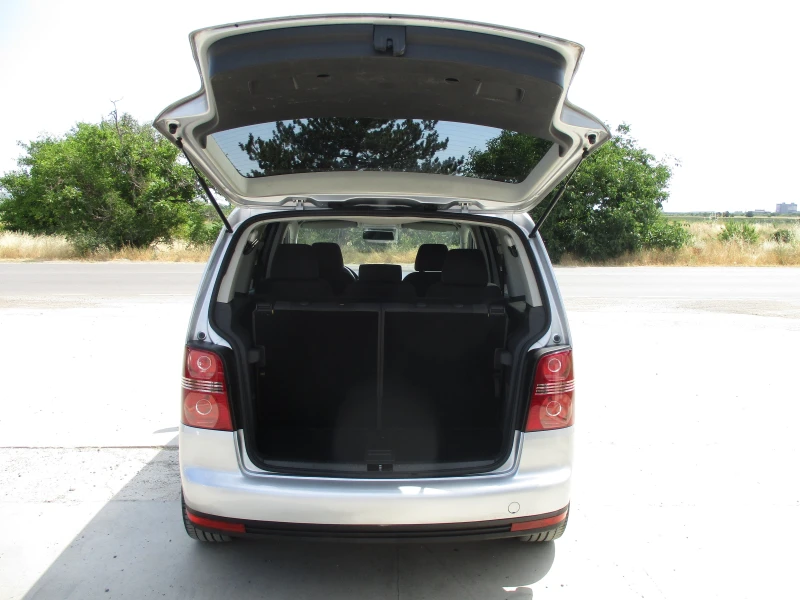 VW Touran 1.6/БЕНЗИН/102кс./6+ 1МЕСТА/КАТО НОВА, снимка 16 - Автомобили и джипове - 50915466