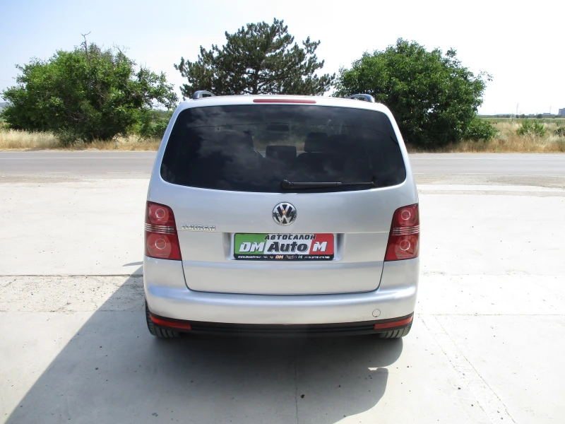 VW Touran 1.6/БЕНЗИН/102кс./6+ 1МЕСТА/КАТО НОВА, снимка 5 - Автомобили и джипове - 50915466