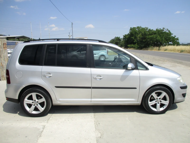 VW Touran 1.6/БЕНЗИН/102кс./6+ 1МЕСТА/КАТО НОВА, снимка 3 - Автомобили и джипове - 50915466