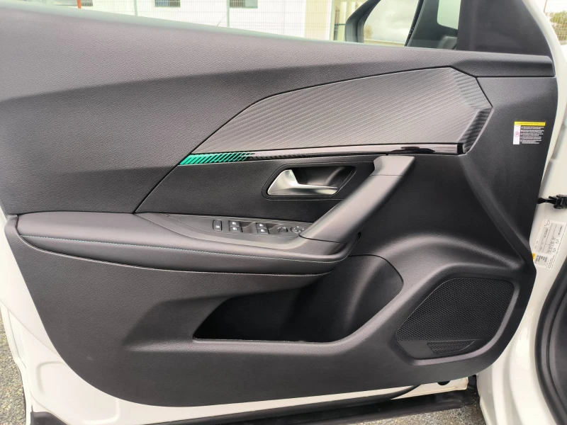 Peugeot 2008 1.5d-Navi-Kamera-Automat-Euro-6D-Keyless, снимка 12 - Автомобили и джипове - 51985351