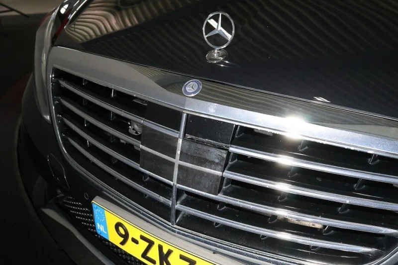 Mercedes-Benz S 63 AMG * FULL* Pano* Burm* Massage* Обдух. Подгрев* , снимка 9 - Автомобили и джипове - 52633694