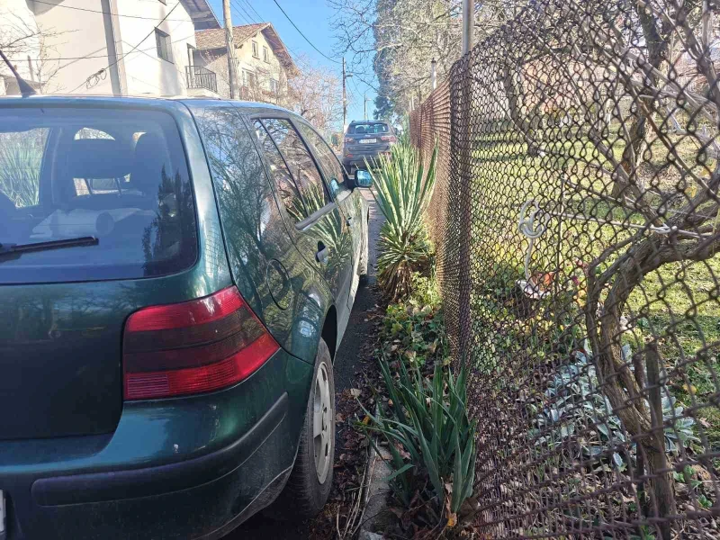 VW Golf 1.9 90кс, снимка 4 - Автомобили и джипове - 52670940