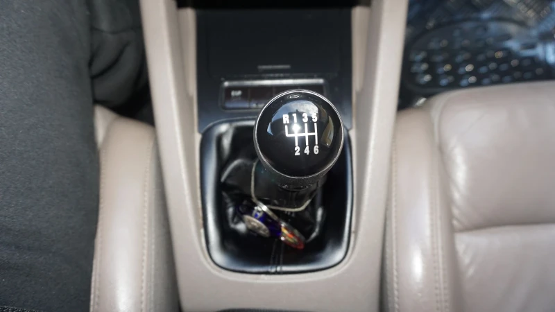 VW Golf, снимка 4 - Автомобили и джипове - 52752271