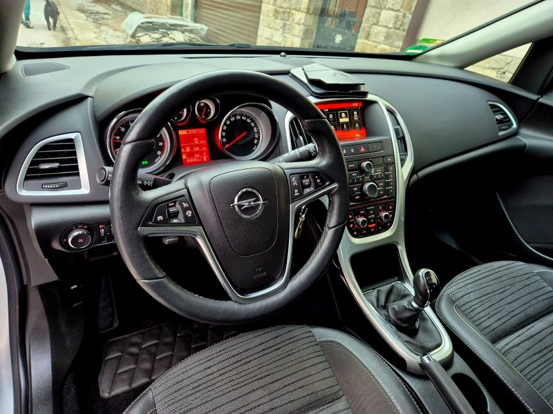 Opel Astra 1.4i-FACE-LIFT-верига-COSMO EDITION , снимка 13 - Автомобили и джипове - 53288659
