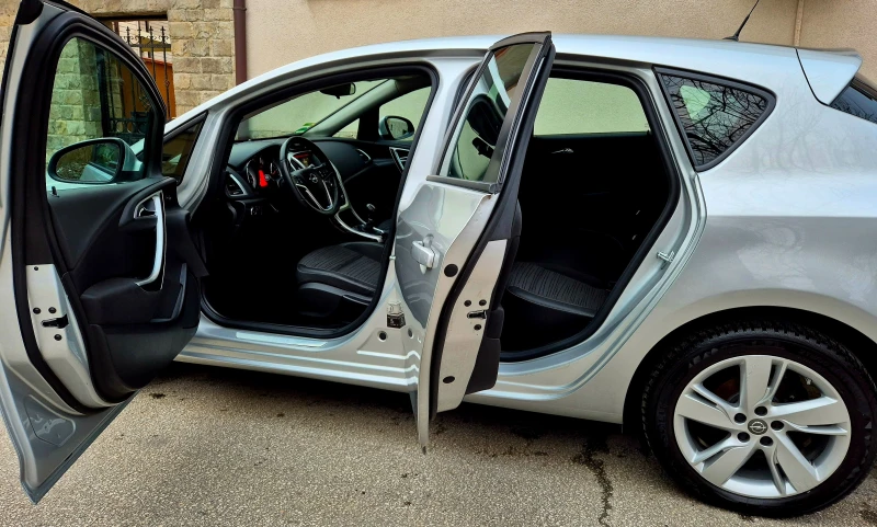Opel Astra 1.4i-FACE-LIFT-верига-COSMO EDITION , снимка 9 - Автомобили и джипове - 53288659
