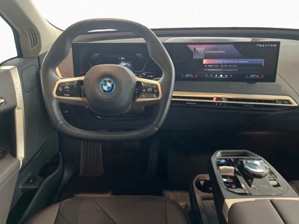 BMW iX xDrive50/523HP/HUD/CAM/AHK/HUD/LED/NAVI/KLESS/496g - изображение 7