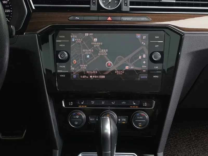 VW Passat 2.0 TDI, снимка 14 - Автомобили и джипове - 56325036