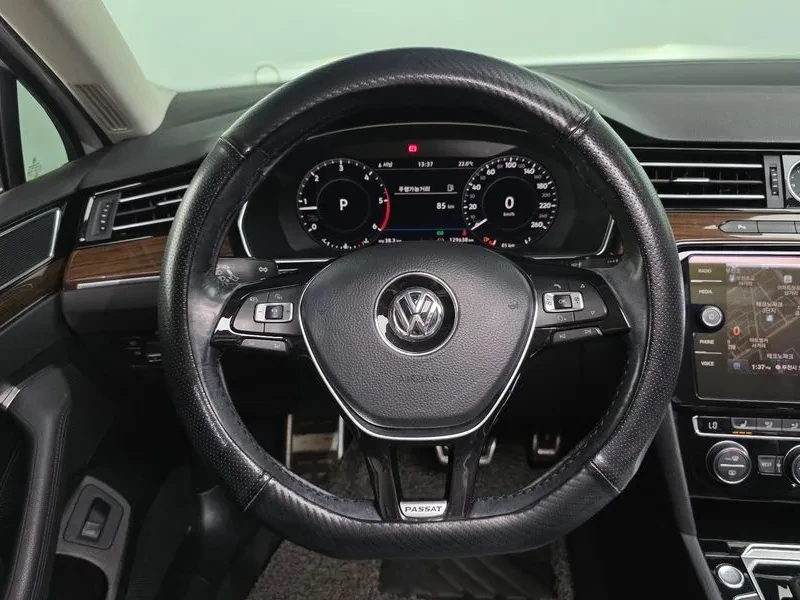 VW Passat 2.0 TDI, снимка 13 - Автомобили и джипове - 56325036
