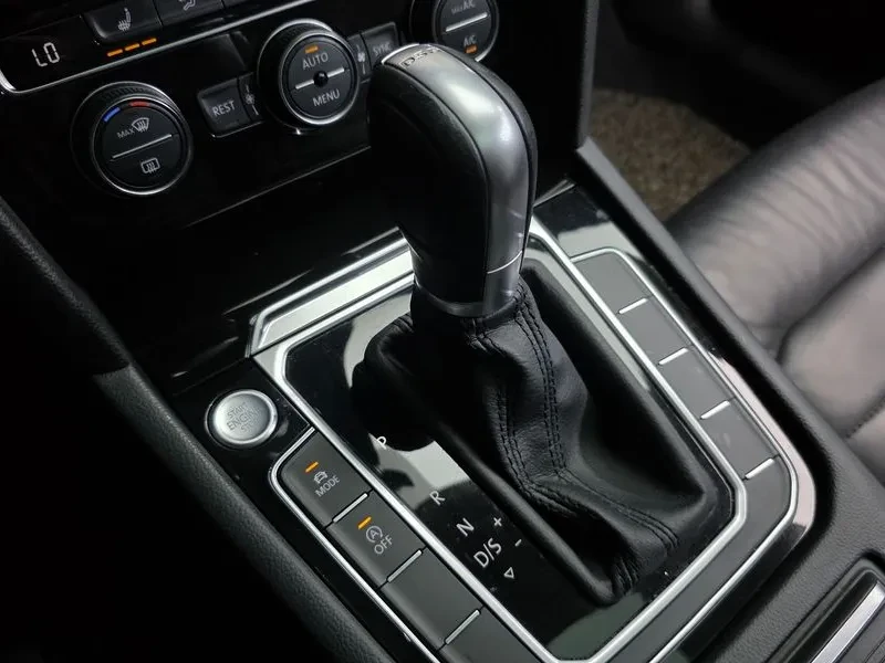 VW Passat 2.0 TDI, снимка 9 - Автомобили и джипове - 56325036