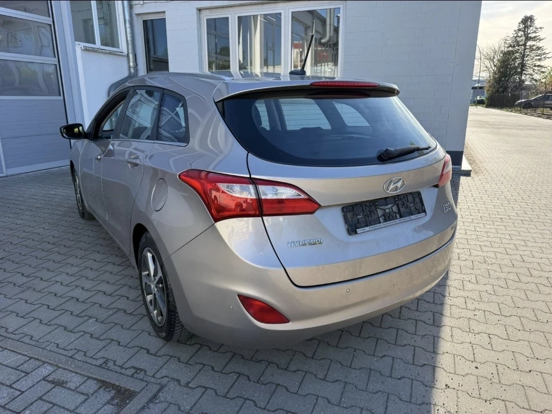 Hyundai I30 CW Blue Trend, снимка 3 - Автомобили и джипове - 54518915
