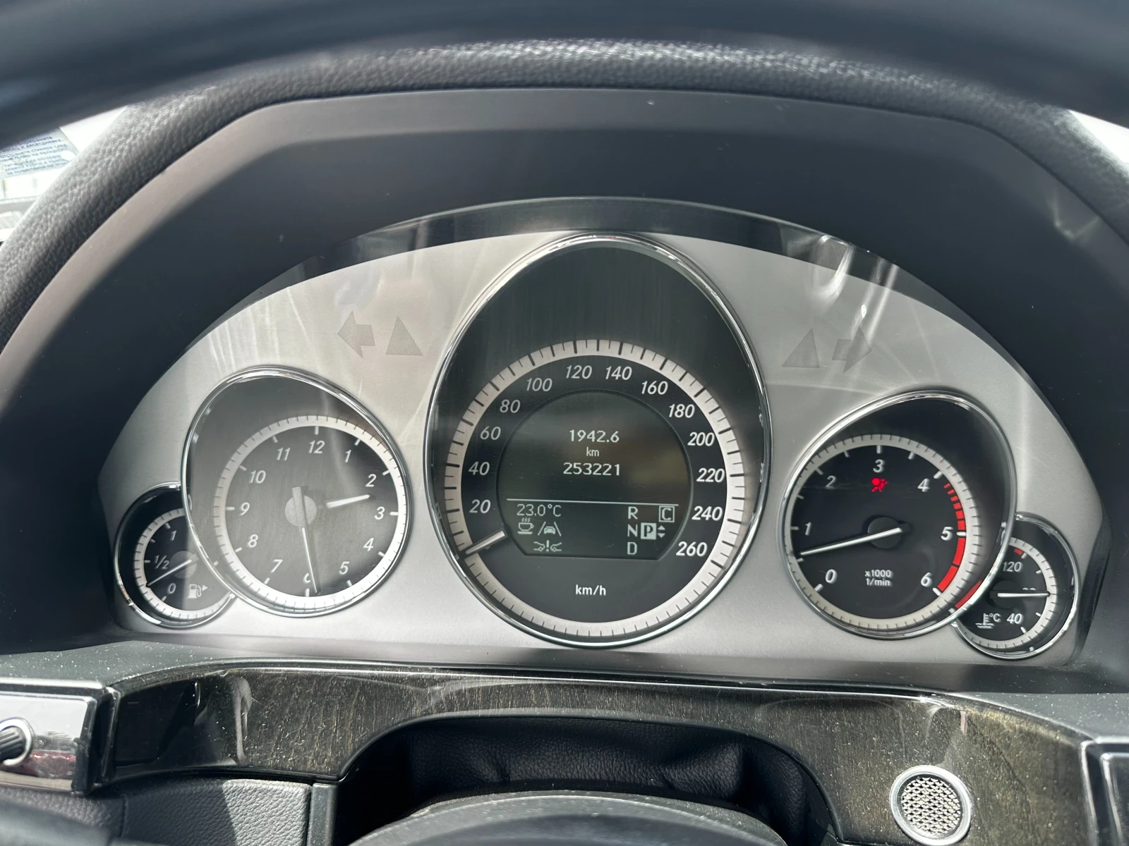 Mercedes-Benz E 350 3.0d 231 к.с./ГАРАНЦИЯ ОТ КЕНТАВЪР, снимка 16 - Автомобили и джипове - 54616193
