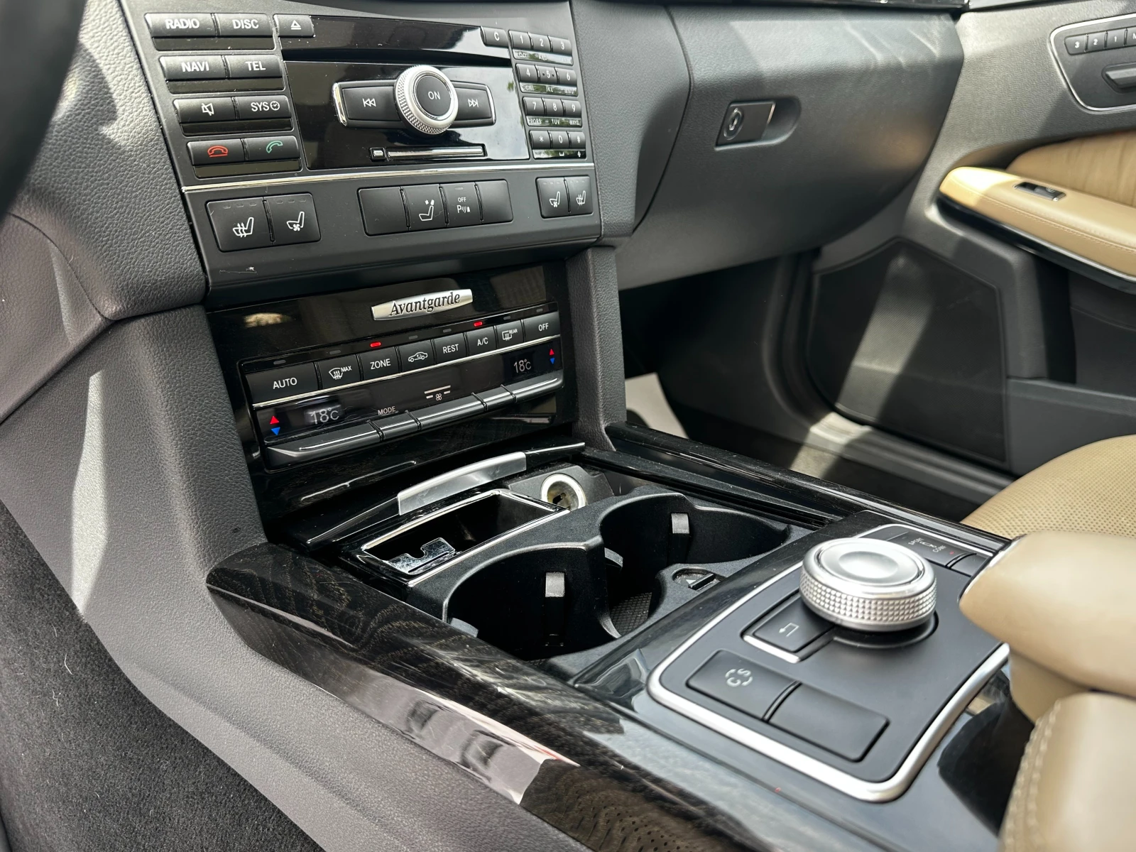 Mercedes-Benz E 350 3.0d 231 к.с./ГАРАНЦИЯ ОТ КЕНТАВЪР, снимка 12 - Автомобили и джипове - 54616193