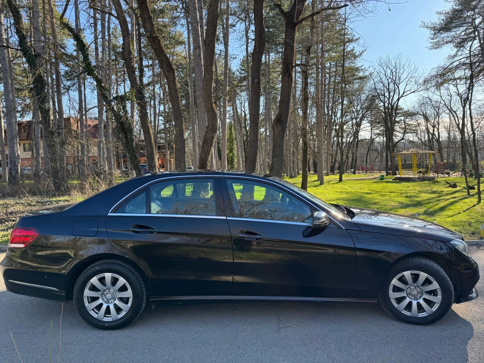 Mercedes-Benz E 220, снимка 8 - Автомобили и джипове - 54787015