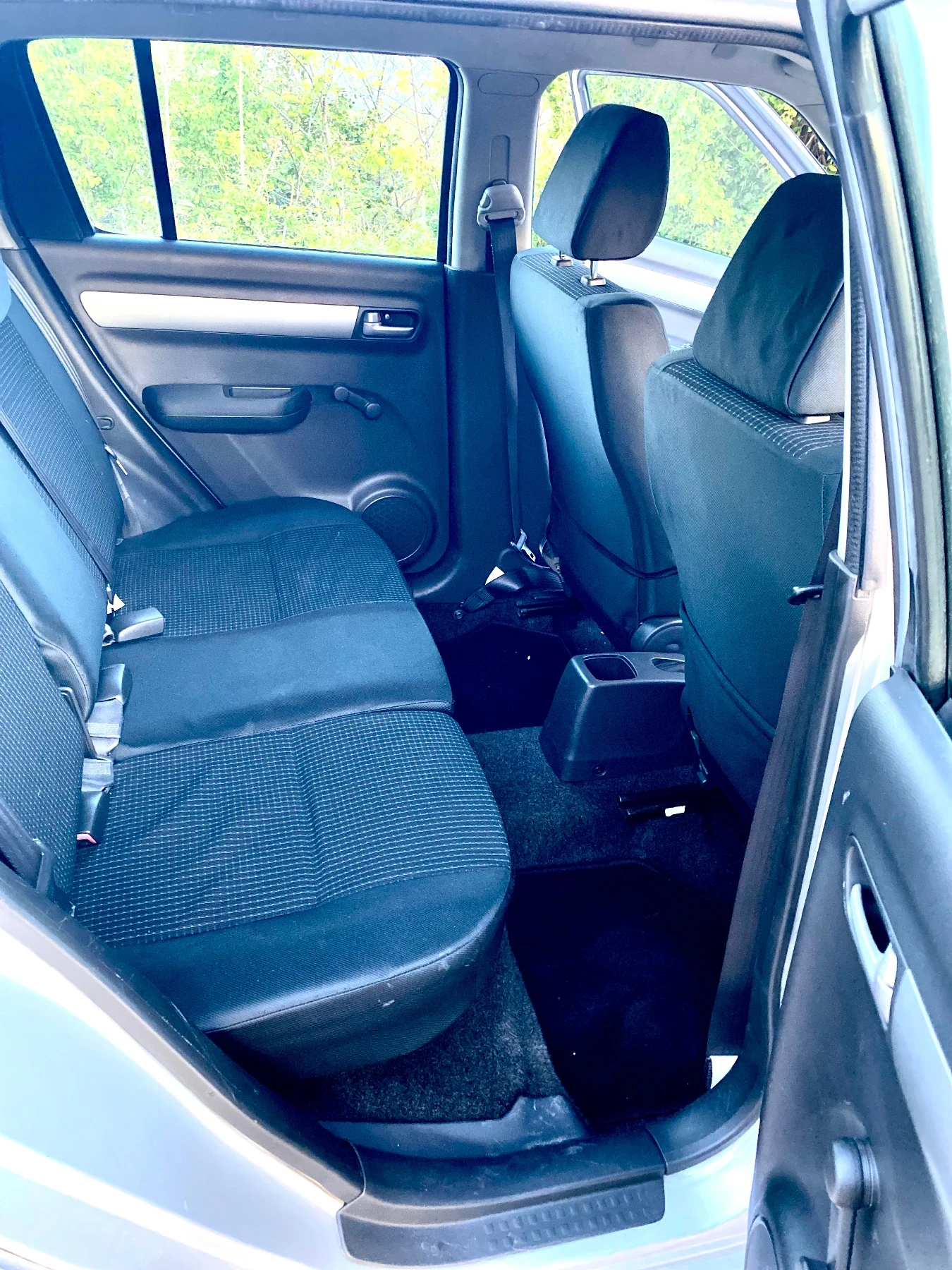 Suzuki Swift 1.3 DDis, снимка 11 - Автомобили и джипове - 55098093