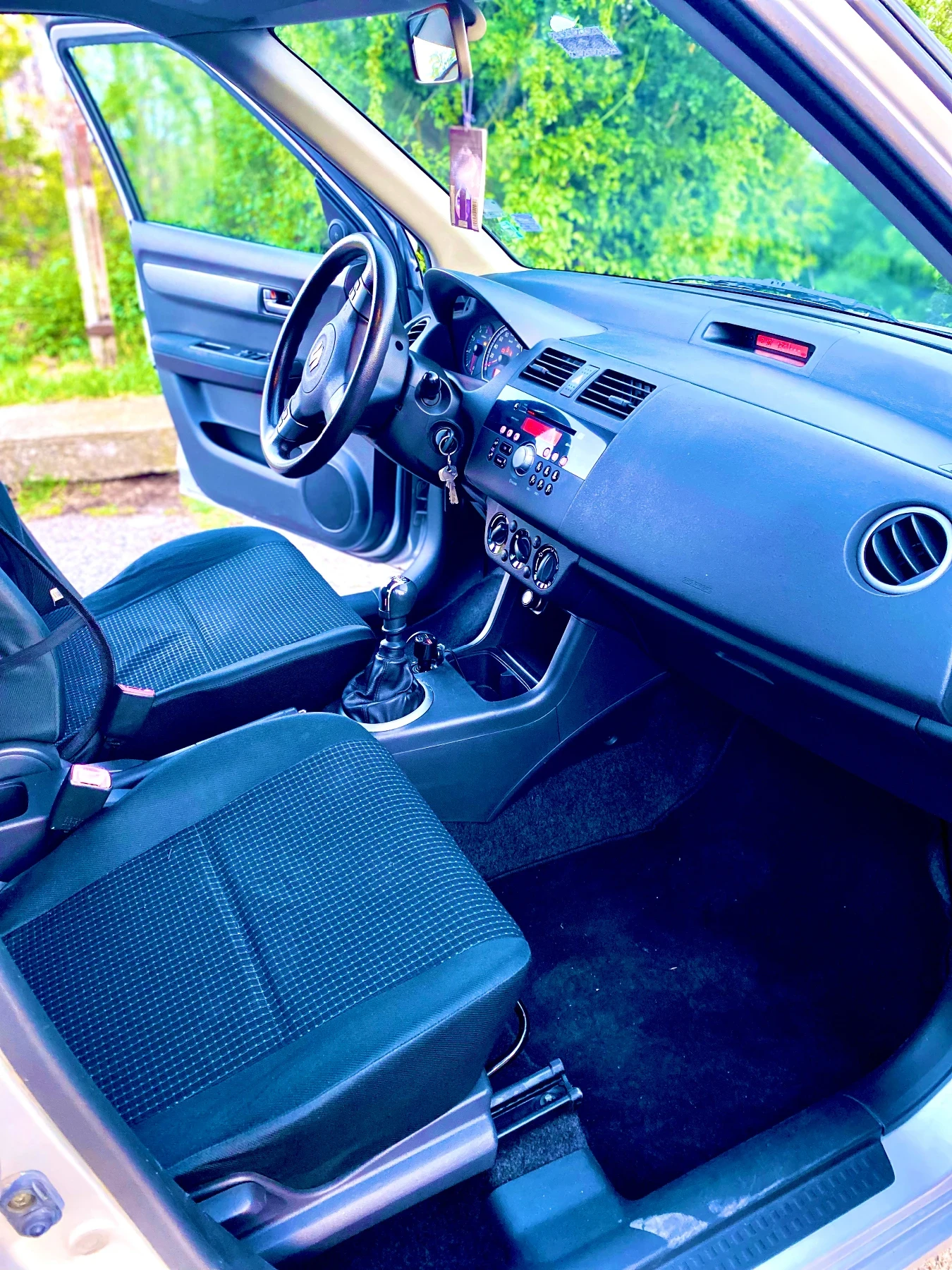 Suzuki Swift 1.3 DDis, снимка 10 - Автомобили и джипове - 55098093