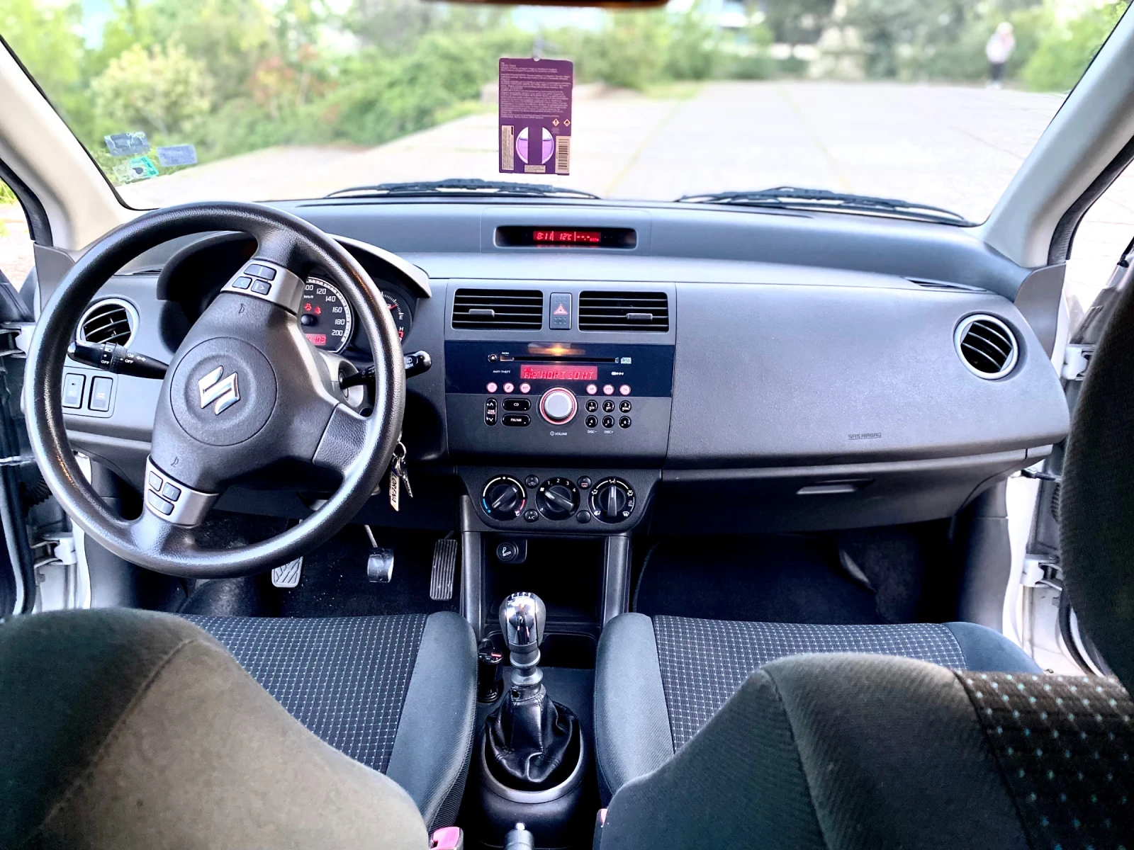 Suzuki Swift 1.3 DDis, снимка 9 - Автомобили и джипове - 55098093